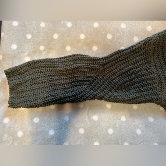 Knitted Green Pullover - Picture 4 of 8